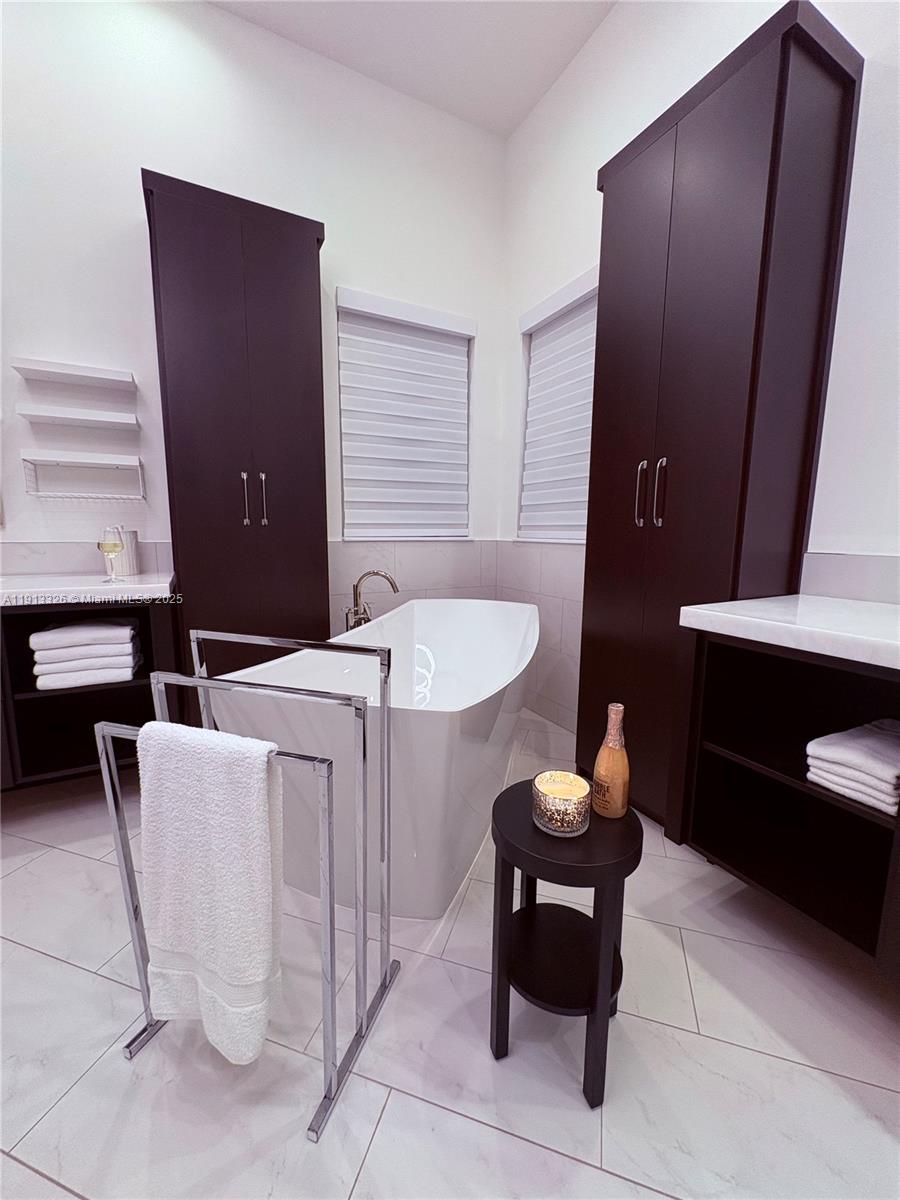 TROPIC ISLE - Residential Lease