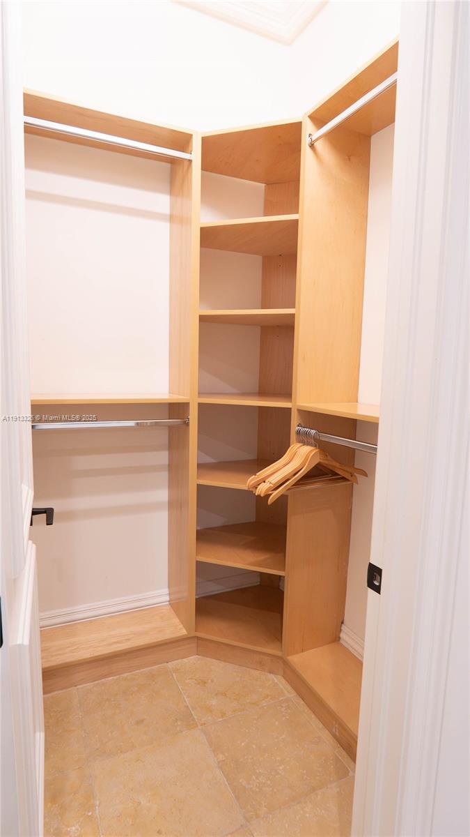 TROPIC ISLE - Residential Lease