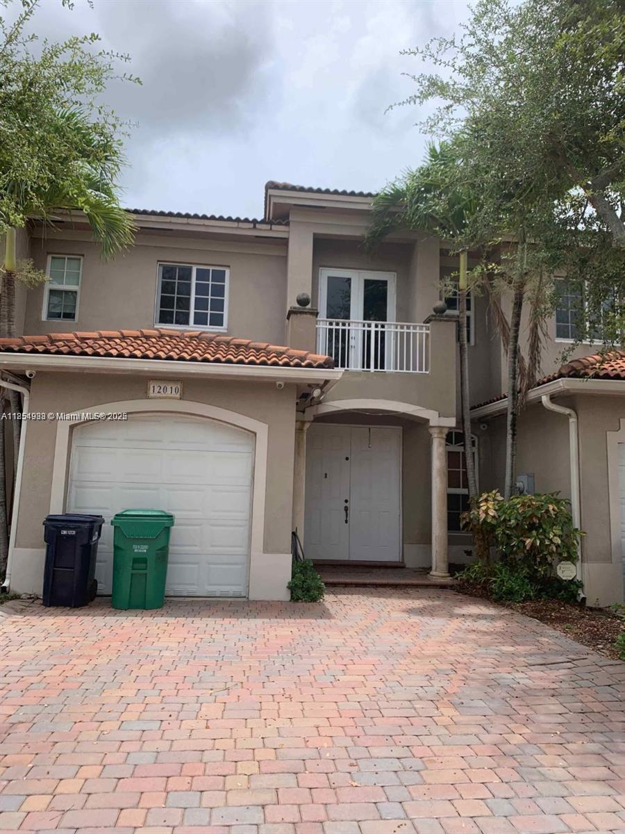 Beautiful townhouse in Mystic Forest community, close to Town & Country Shopping Center, Kendall area, Near by Turnpike. Fully furnished property. Located in front of the pool area. Don't miss the opportunity to make this your new Home, 1 car garage and patio, quiet neighbourhood,