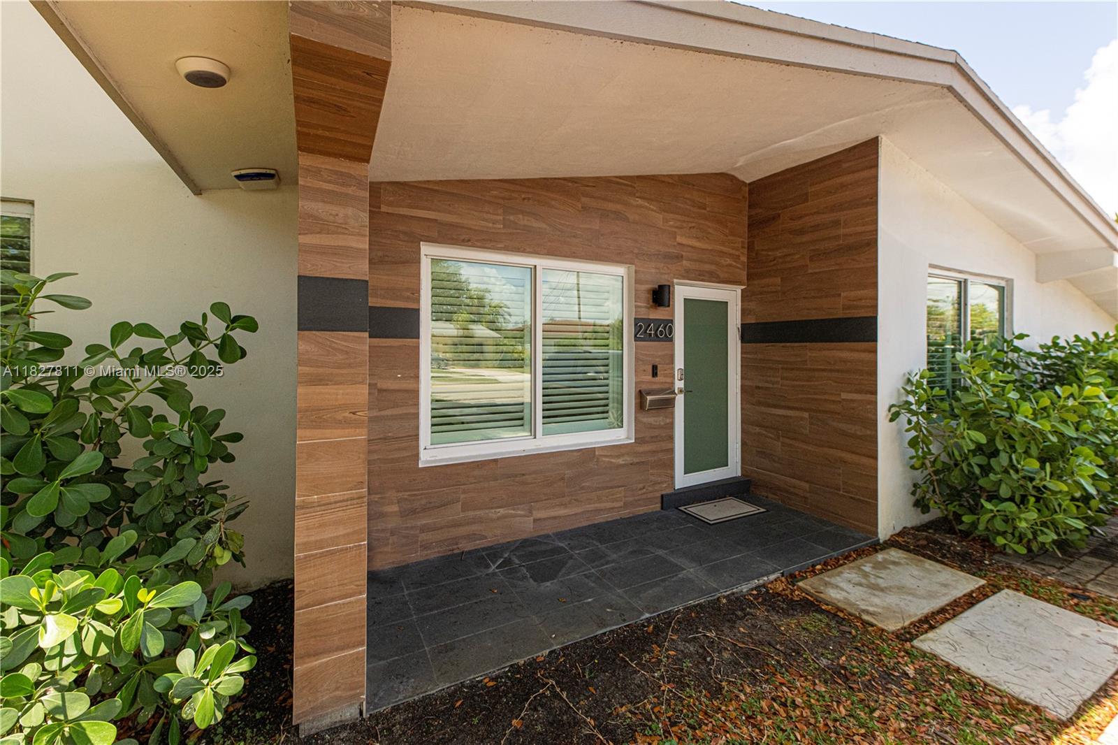 2460 NE 209th Ter