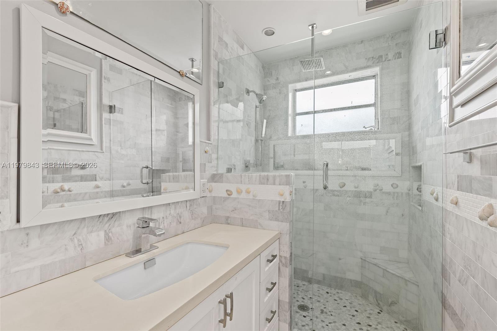 THE ESQUIRE HOUSE OF M B - Residential Lease