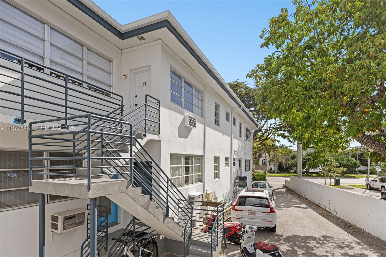 THE ESQUIRE HOUSE OF M B - Residential Lease