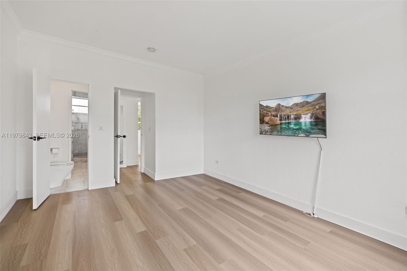 THE ESQUIRE HOUSE OF M B - Residential Lease