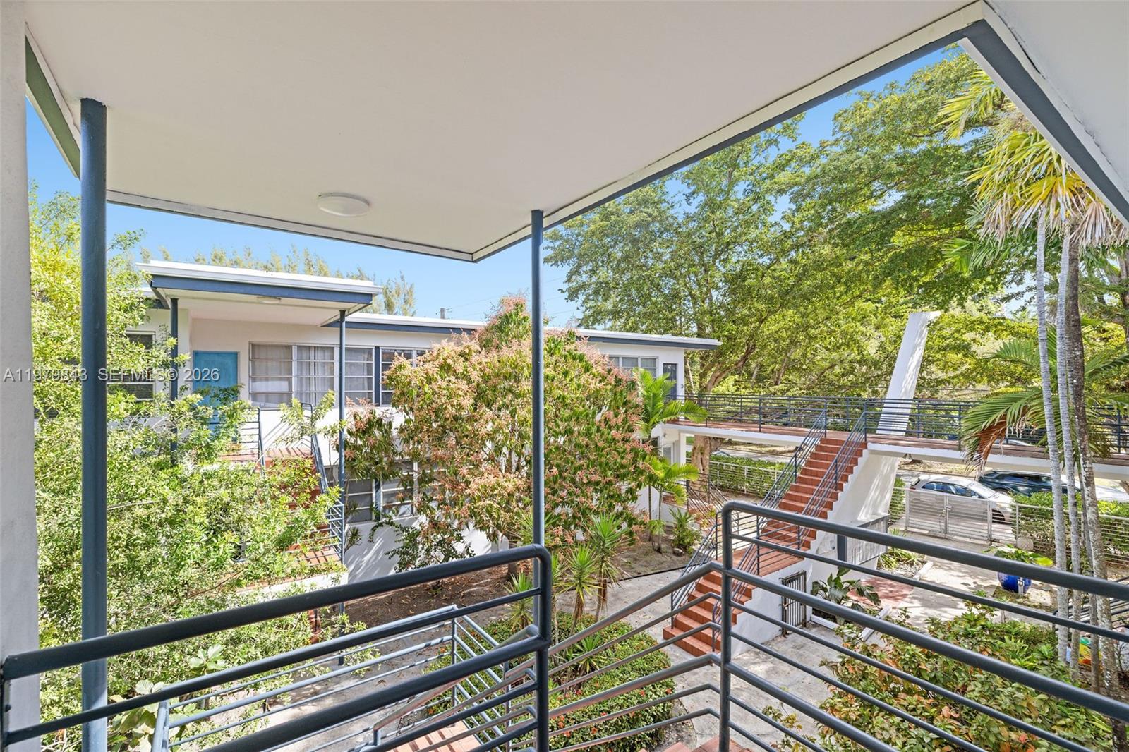 THE ESQUIRE HOUSE OF M B - Residential Lease