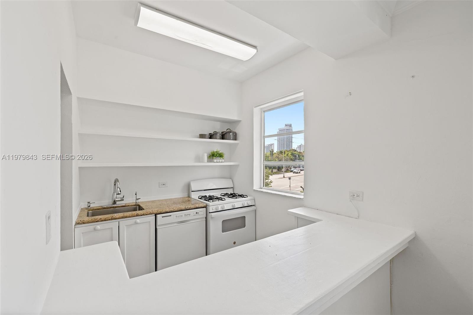 THE ESQUIRE HOUSE OF M B - Residential Lease