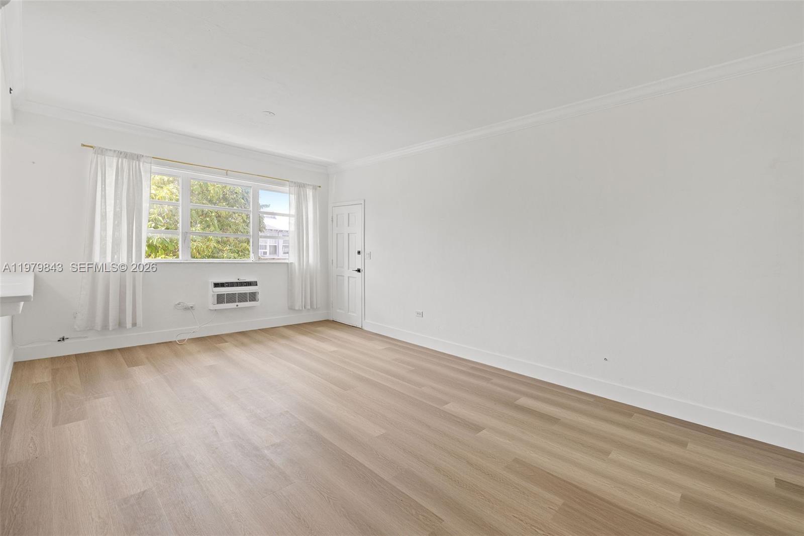 THE ESQUIRE HOUSE OF M B - Residential Lease