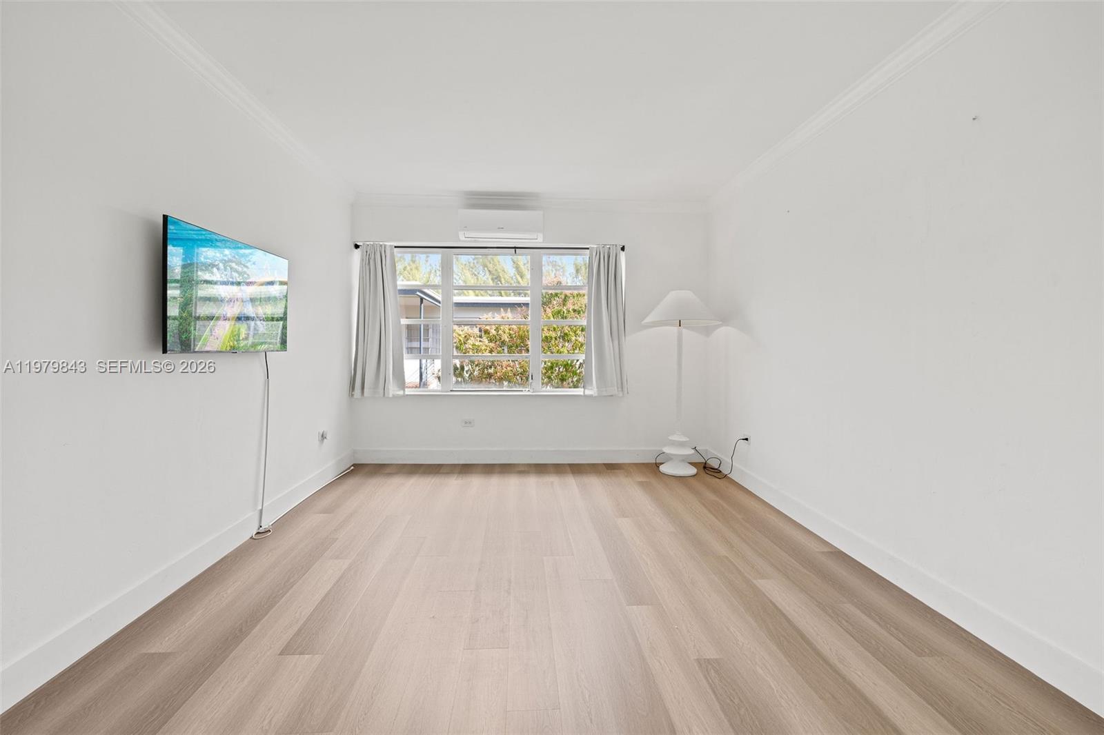 THE ESQUIRE HOUSE OF M B - Residential Lease