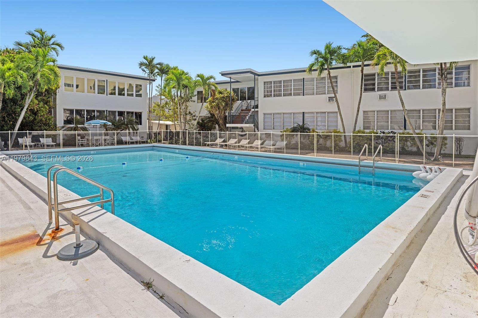 THE ESQUIRE HOUSE OF M B - Residential Lease