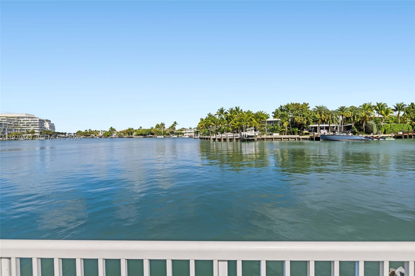 THE ESQUIRE HOUSE OF M B - Residential Lease