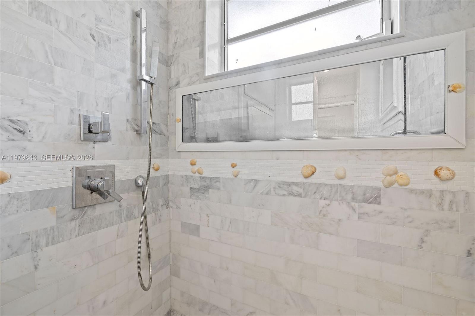 THE ESQUIRE HOUSE OF M B - Residential Lease