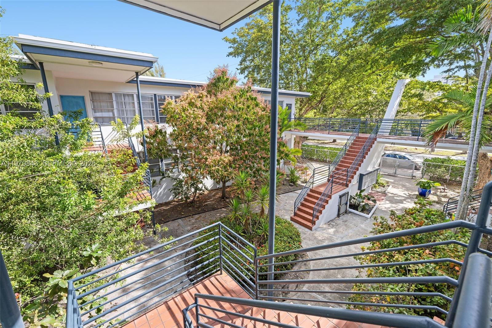 THE ESQUIRE HOUSE OF M B - Residential Lease