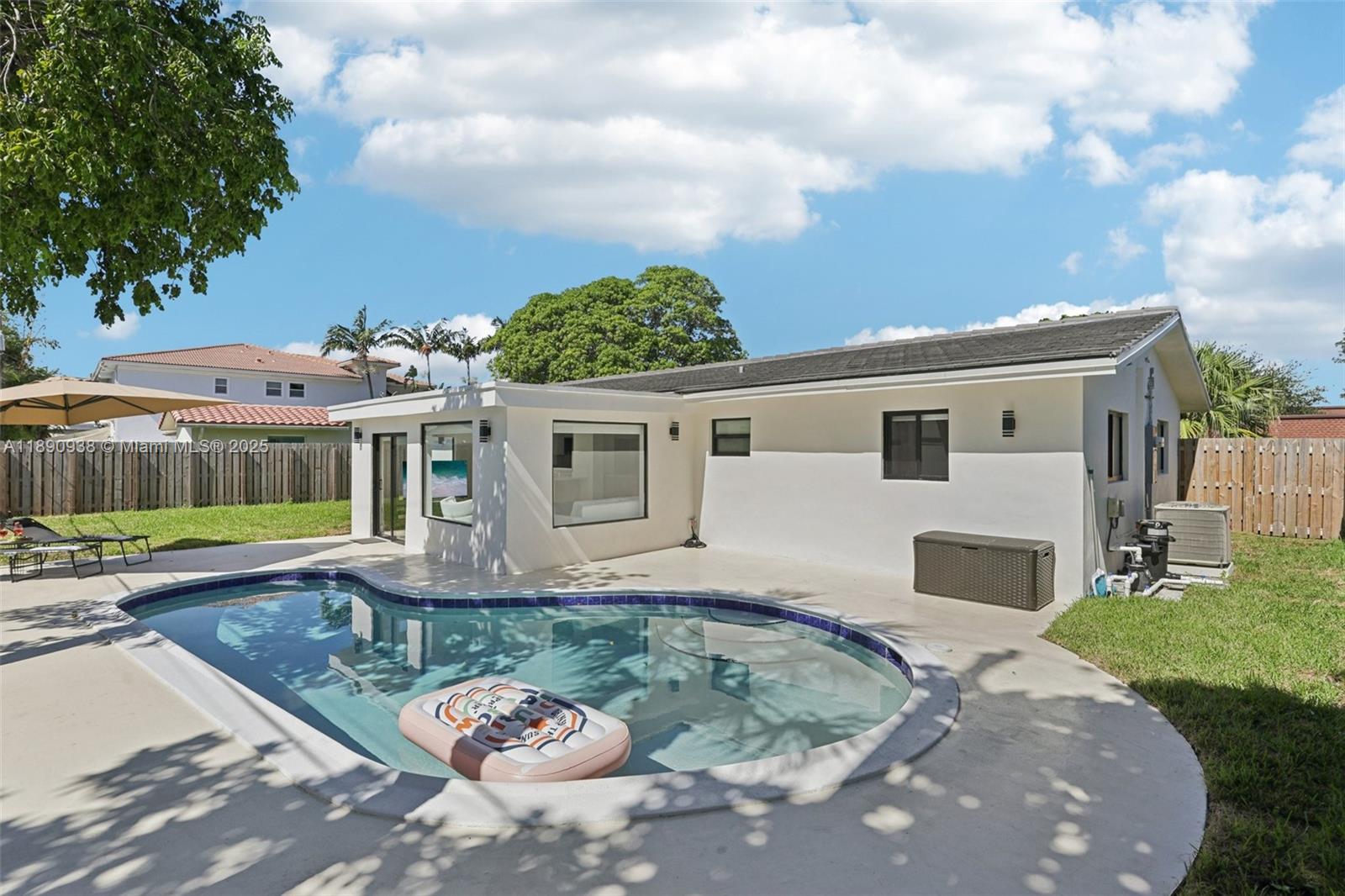 LIGHTHOUSE POINT - Residential