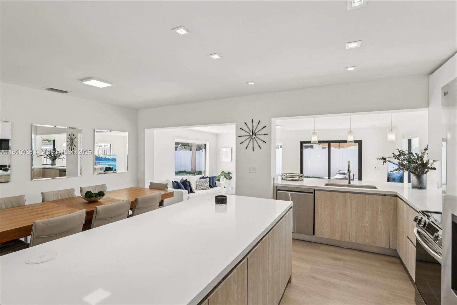 LIGHTHOUSE POINT - Residential