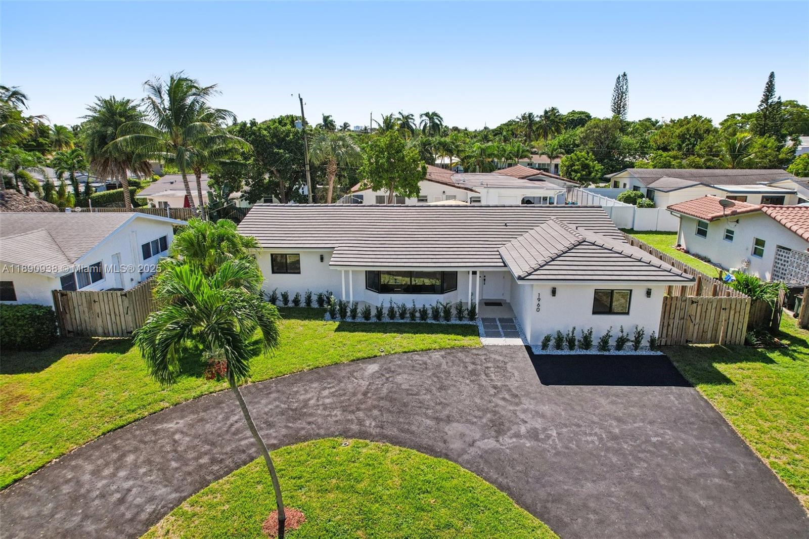 LIGHTHOUSE POINT - Residential