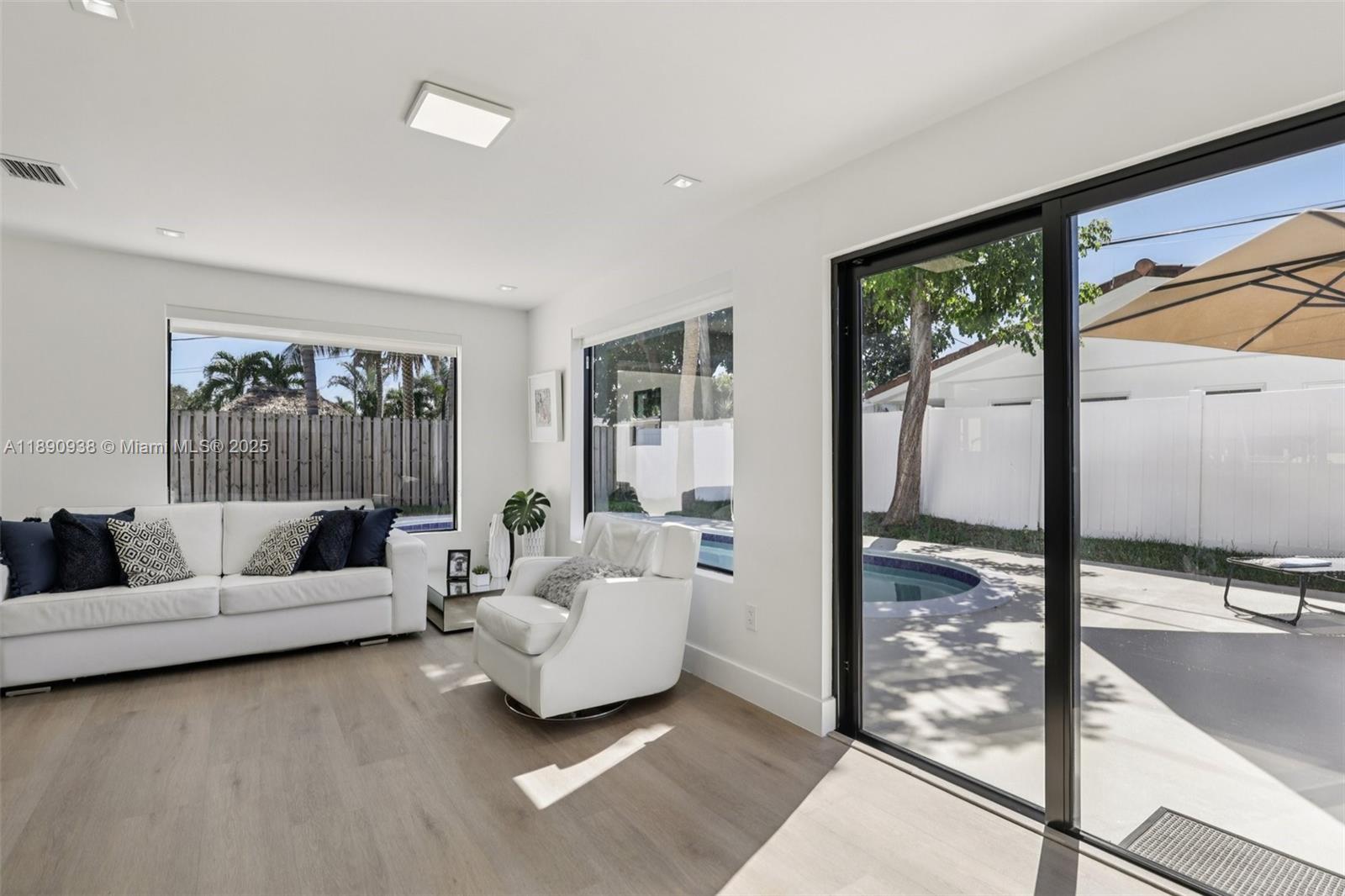 LIGHTHOUSE POINT - Residential