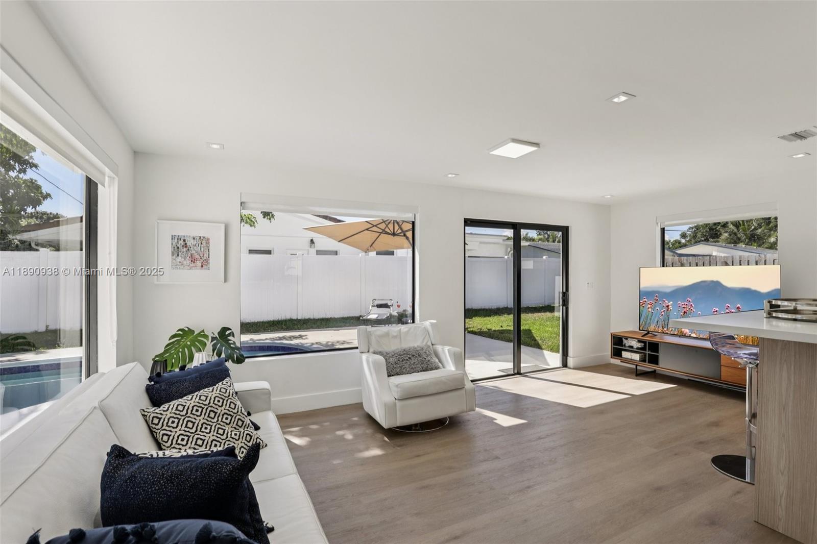 LIGHTHOUSE POINT - Residential