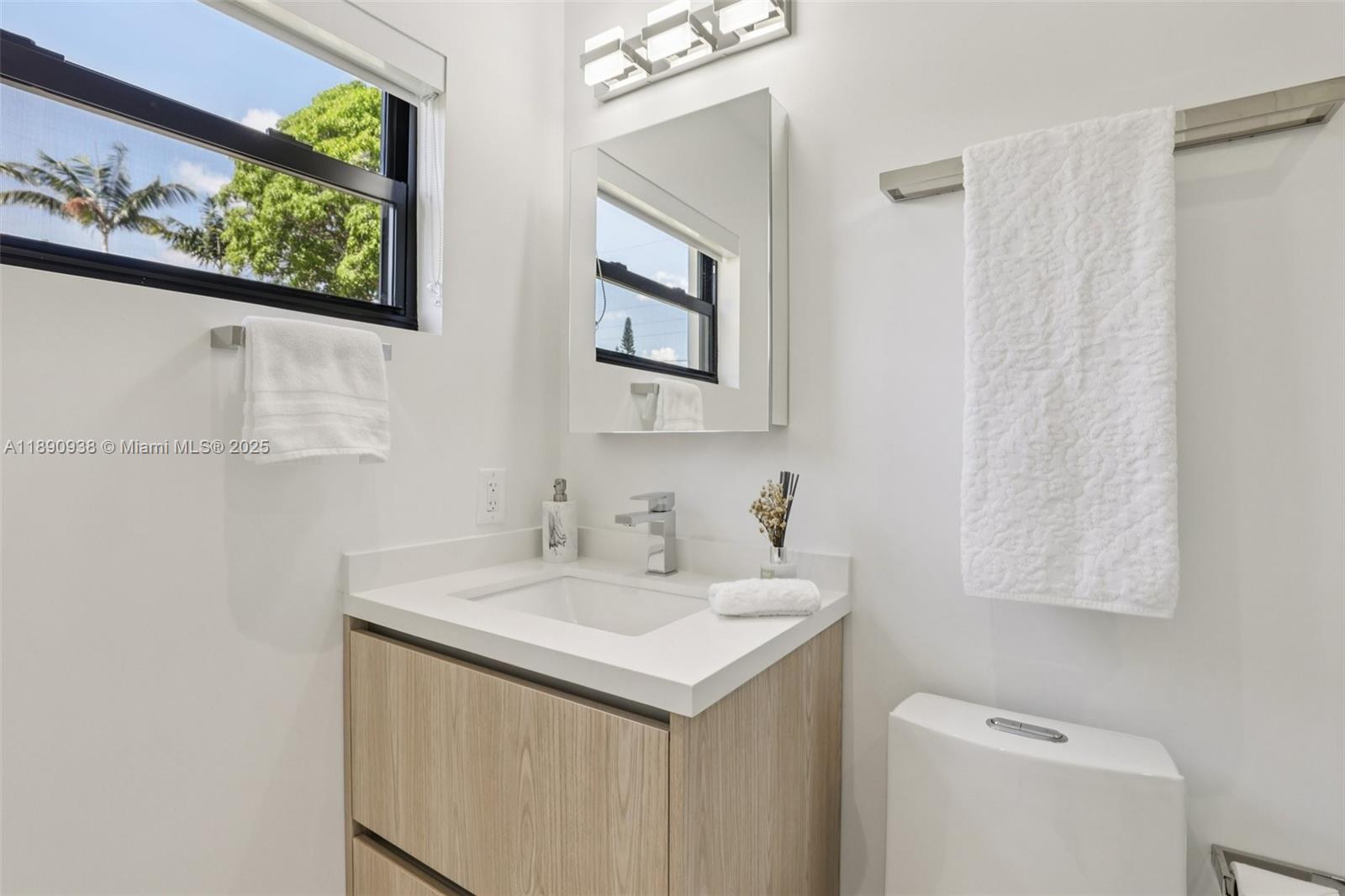 LIGHTHOUSE POINT - Residential