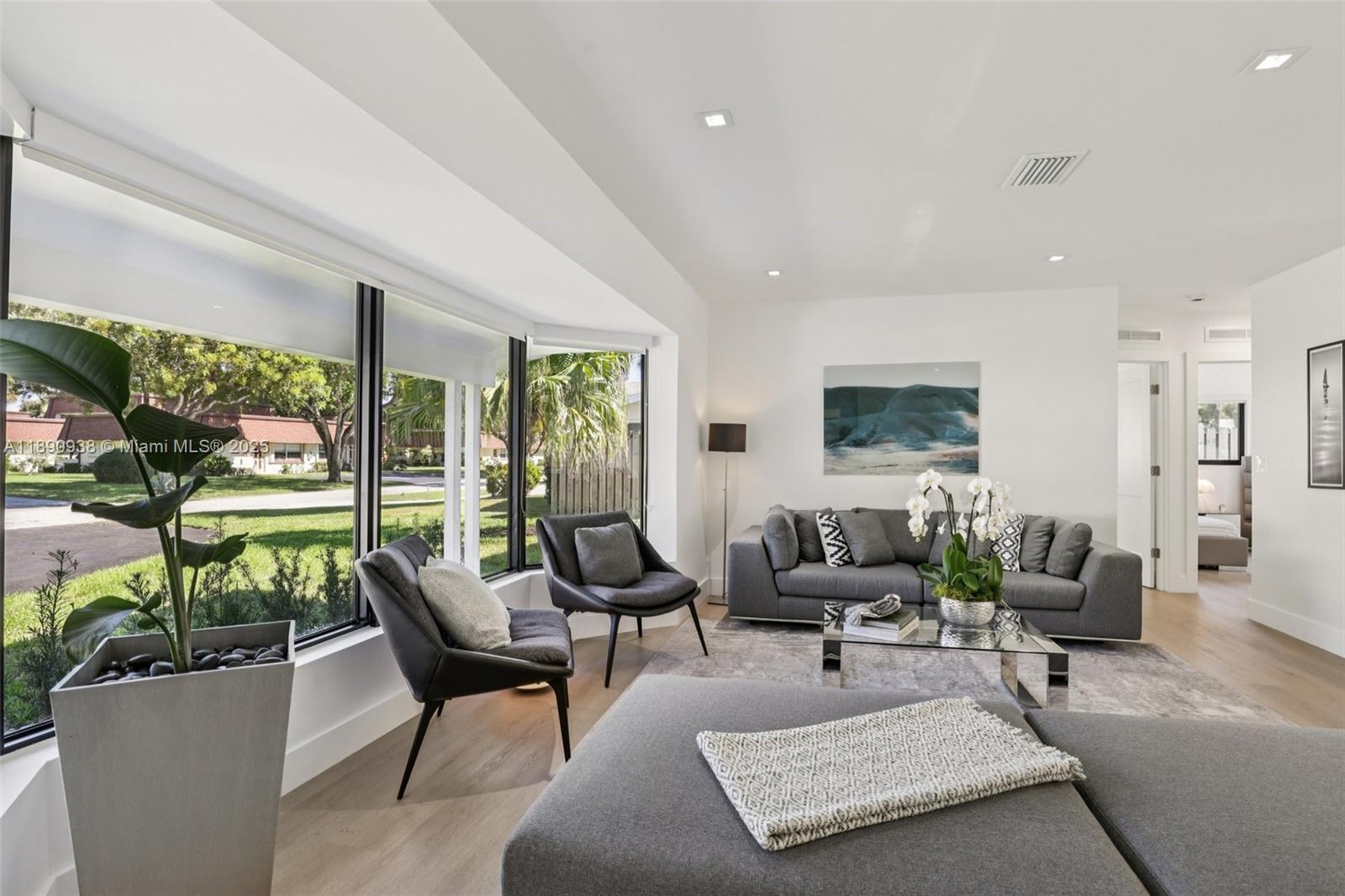 LIGHTHOUSE POINT - Residential