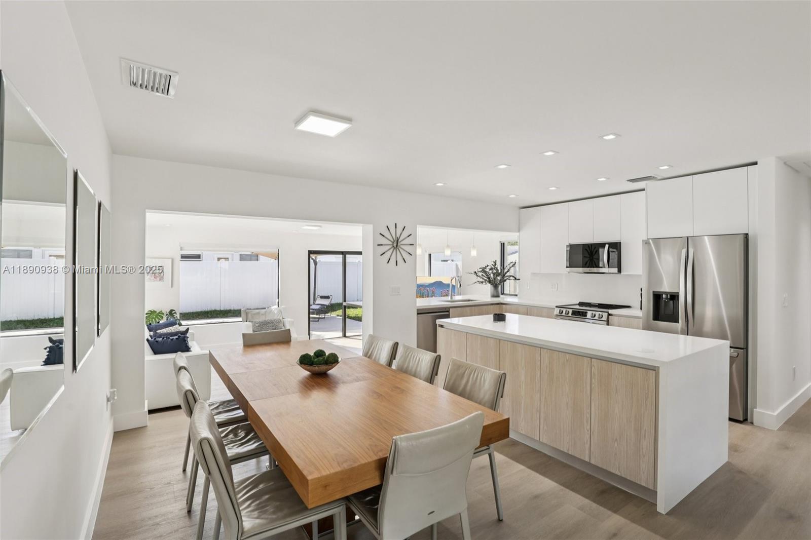 LIGHTHOUSE POINT - Residential