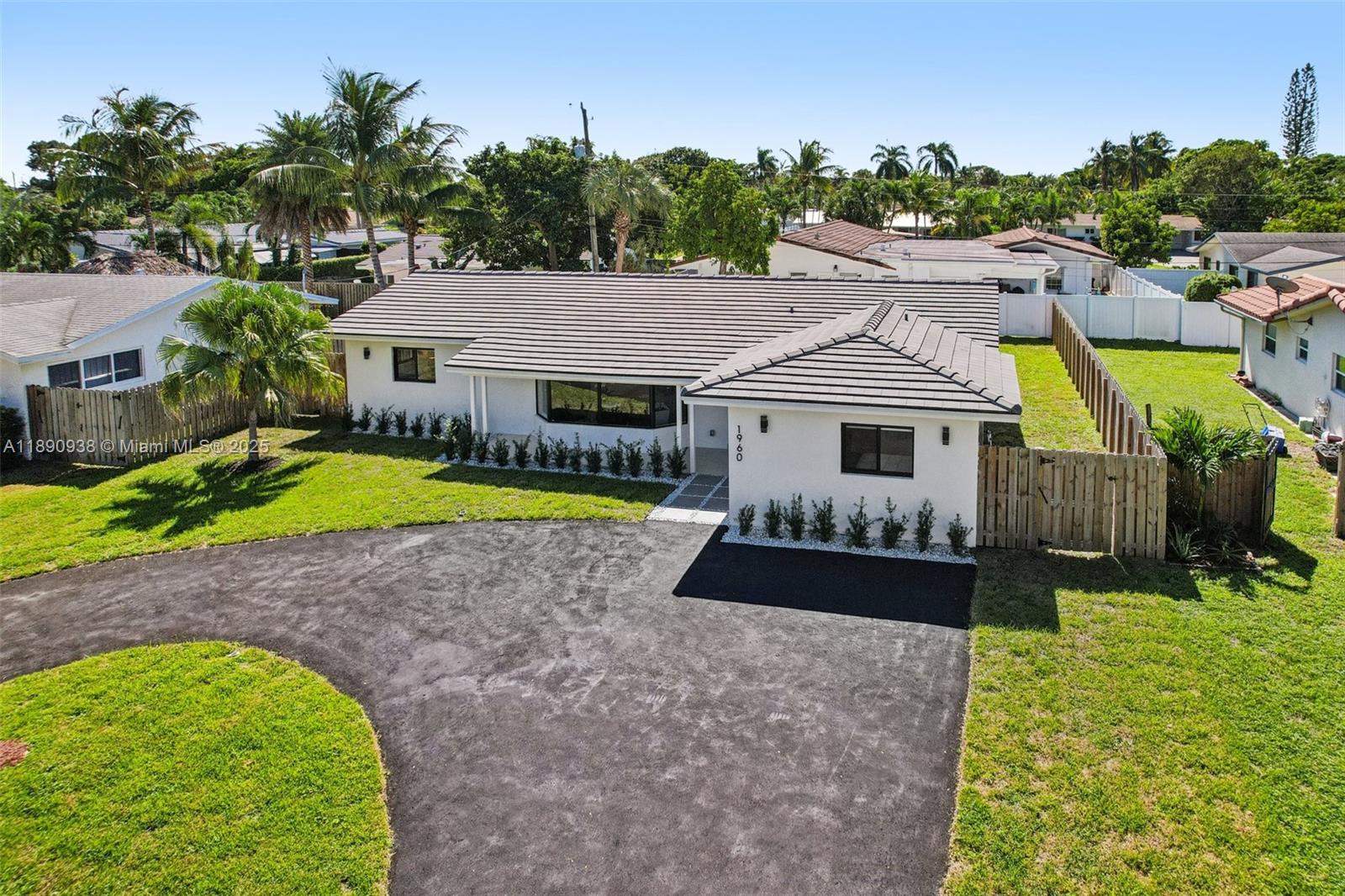 LIGHTHOUSE POINT - Residential