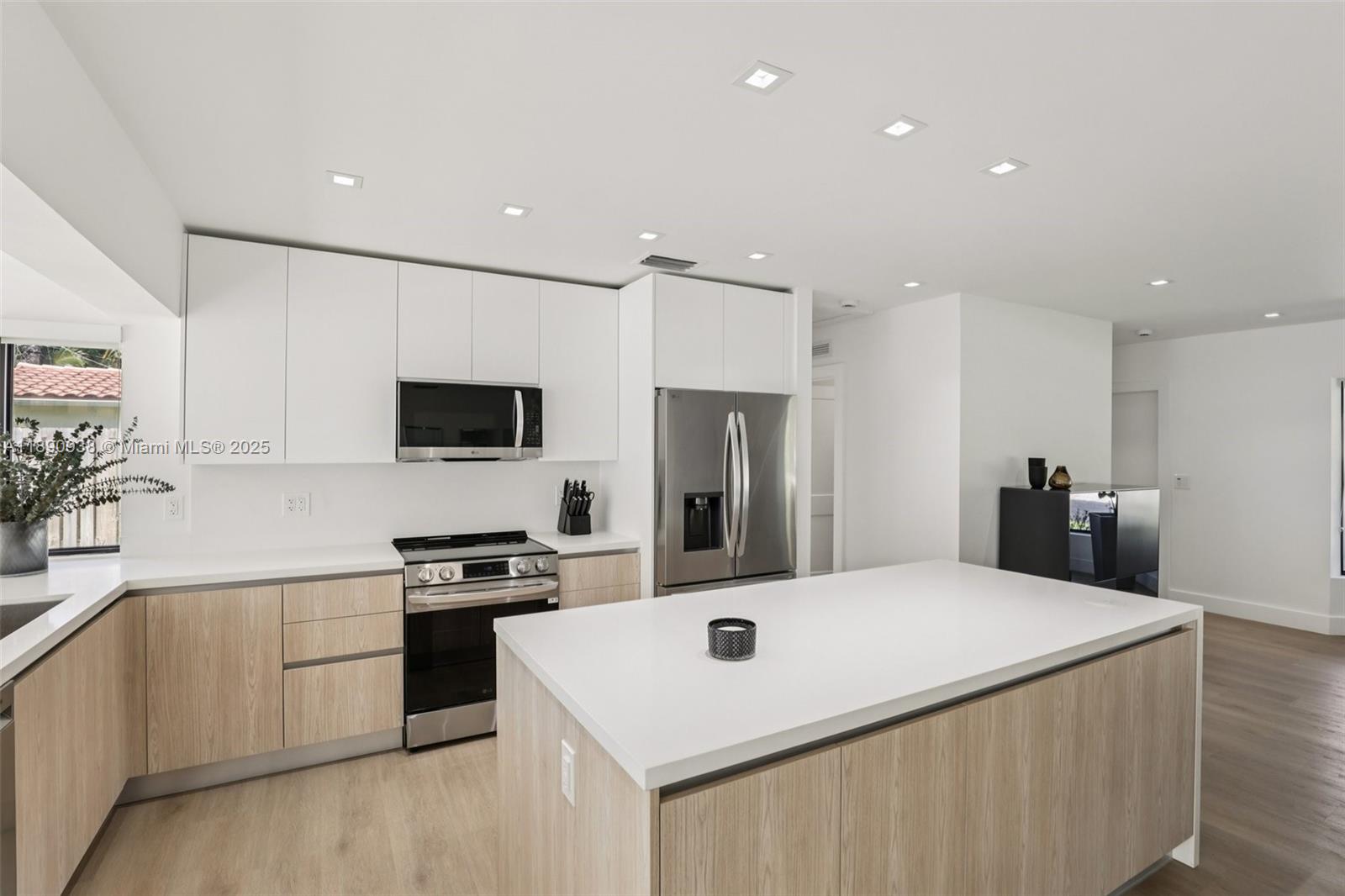 LIGHTHOUSE POINT - Residential