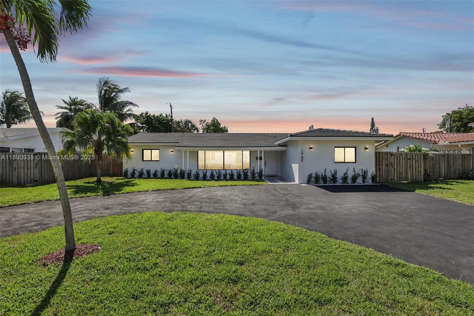 LIGHTHOUSE POINT - Residential