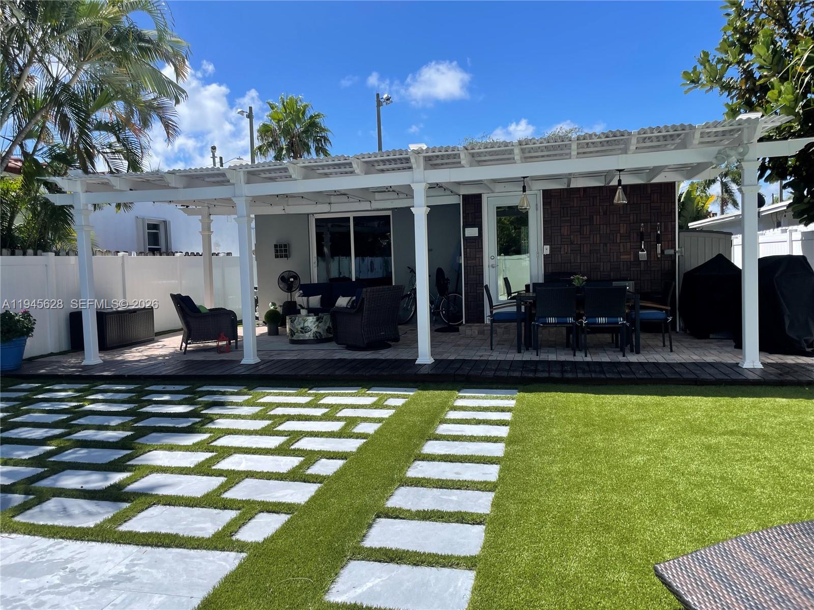 HOLLYWOOD - Residential