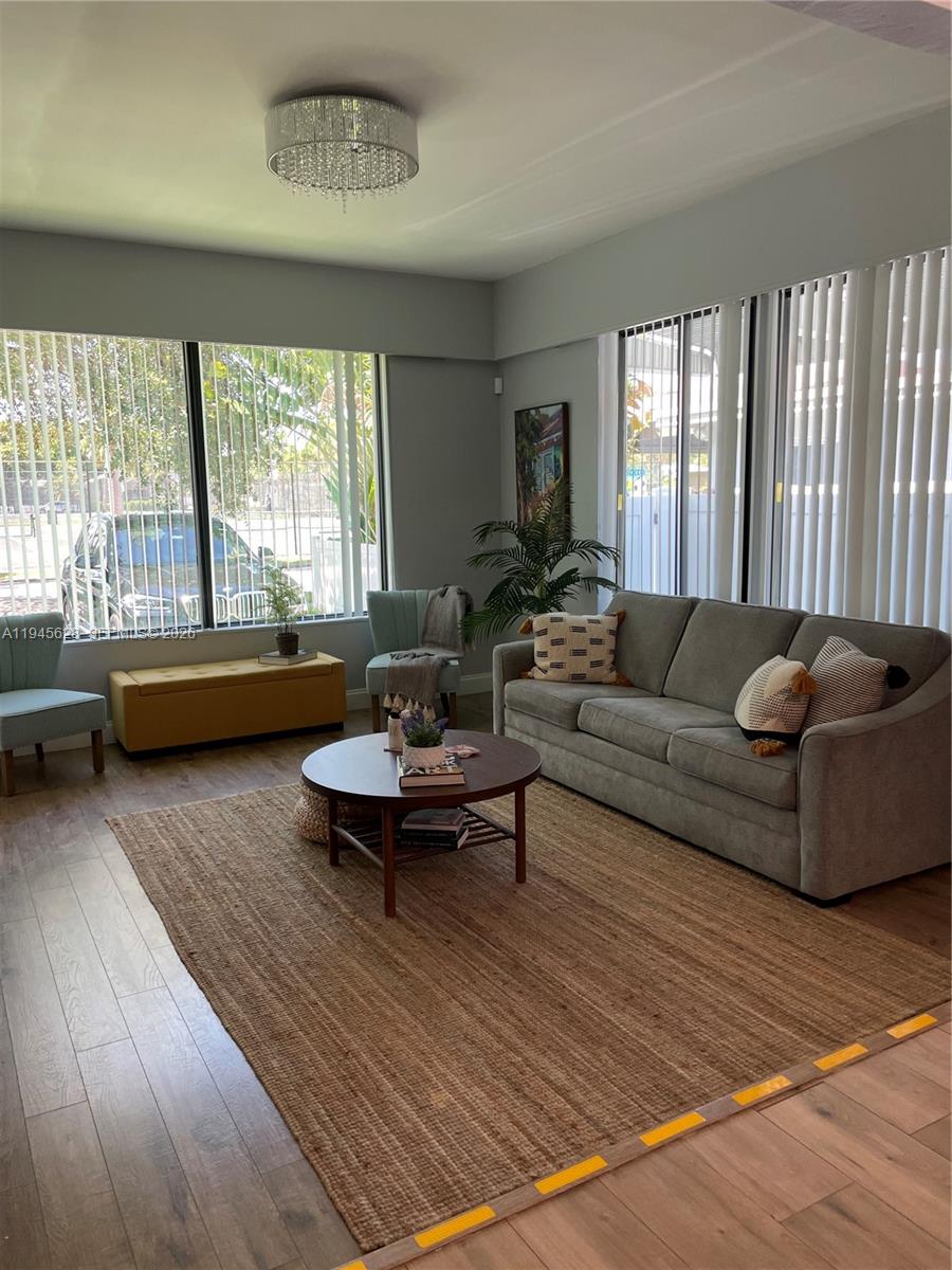 HOLLYWOOD - Residential