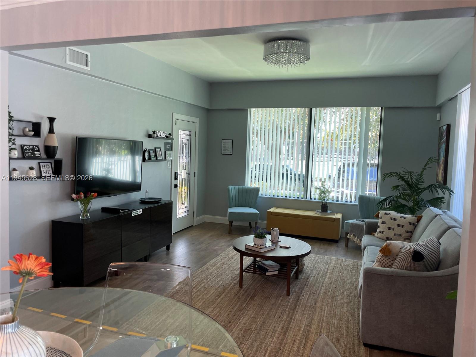 HOLLYWOOD - Residential