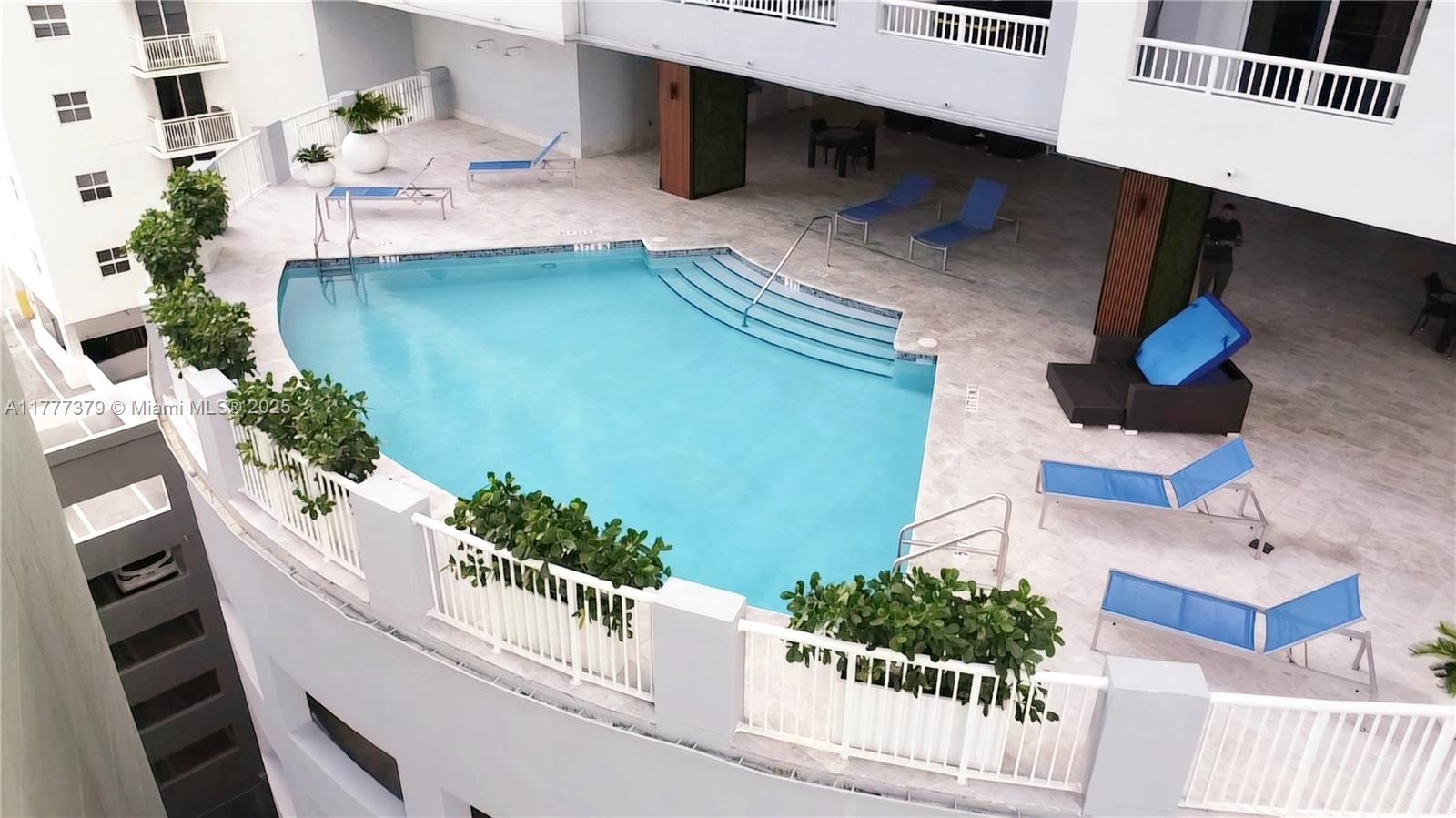 THE SAIL CONDO - Residential