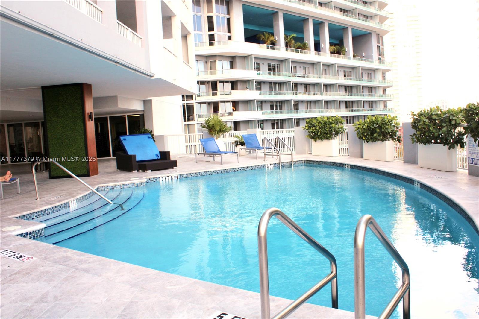 THE SAIL CONDO - Residential