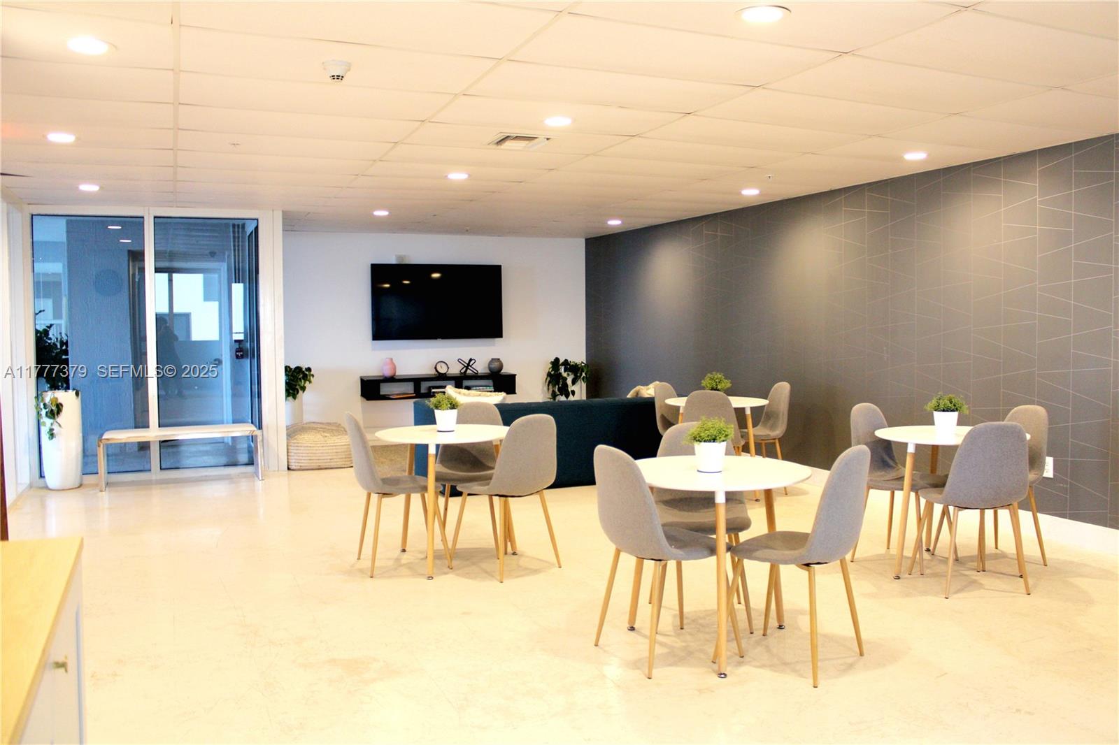 THE SAIL CONDO - Residential