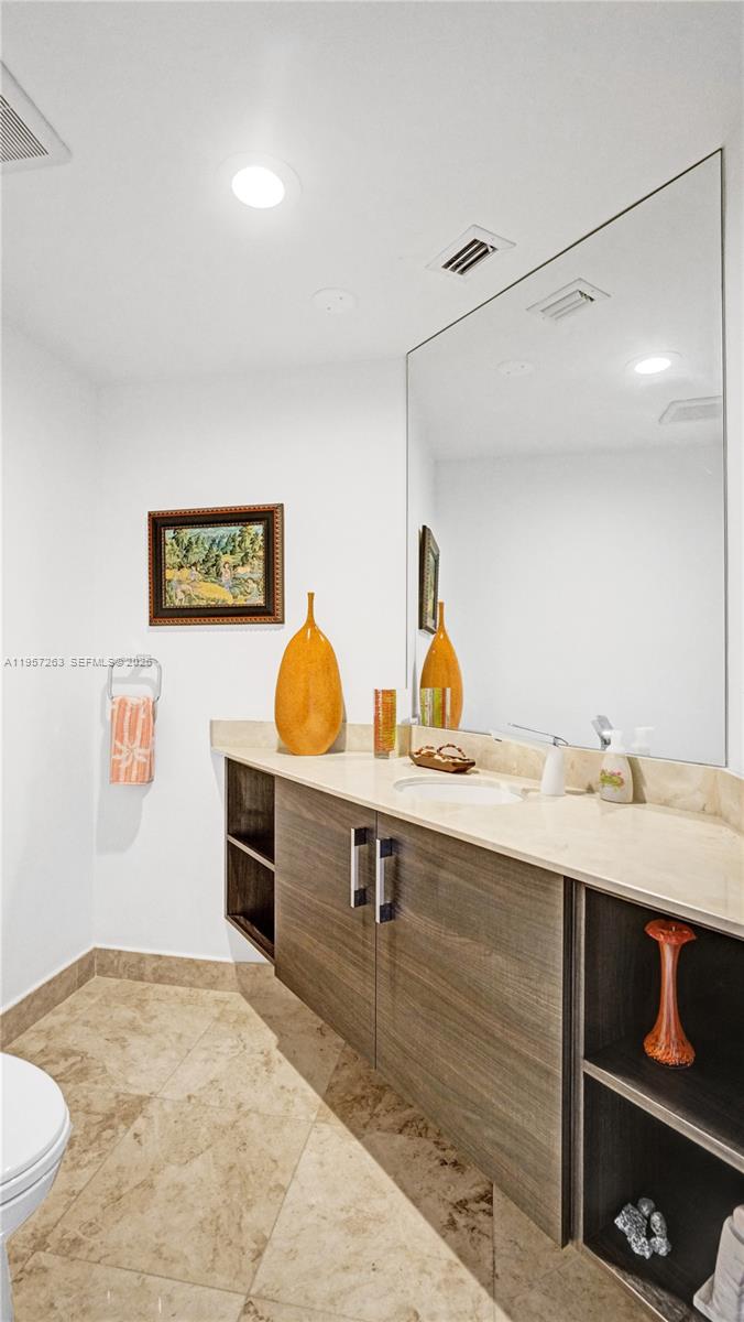 HAMPTONS SOUTH CONDO - Residential
