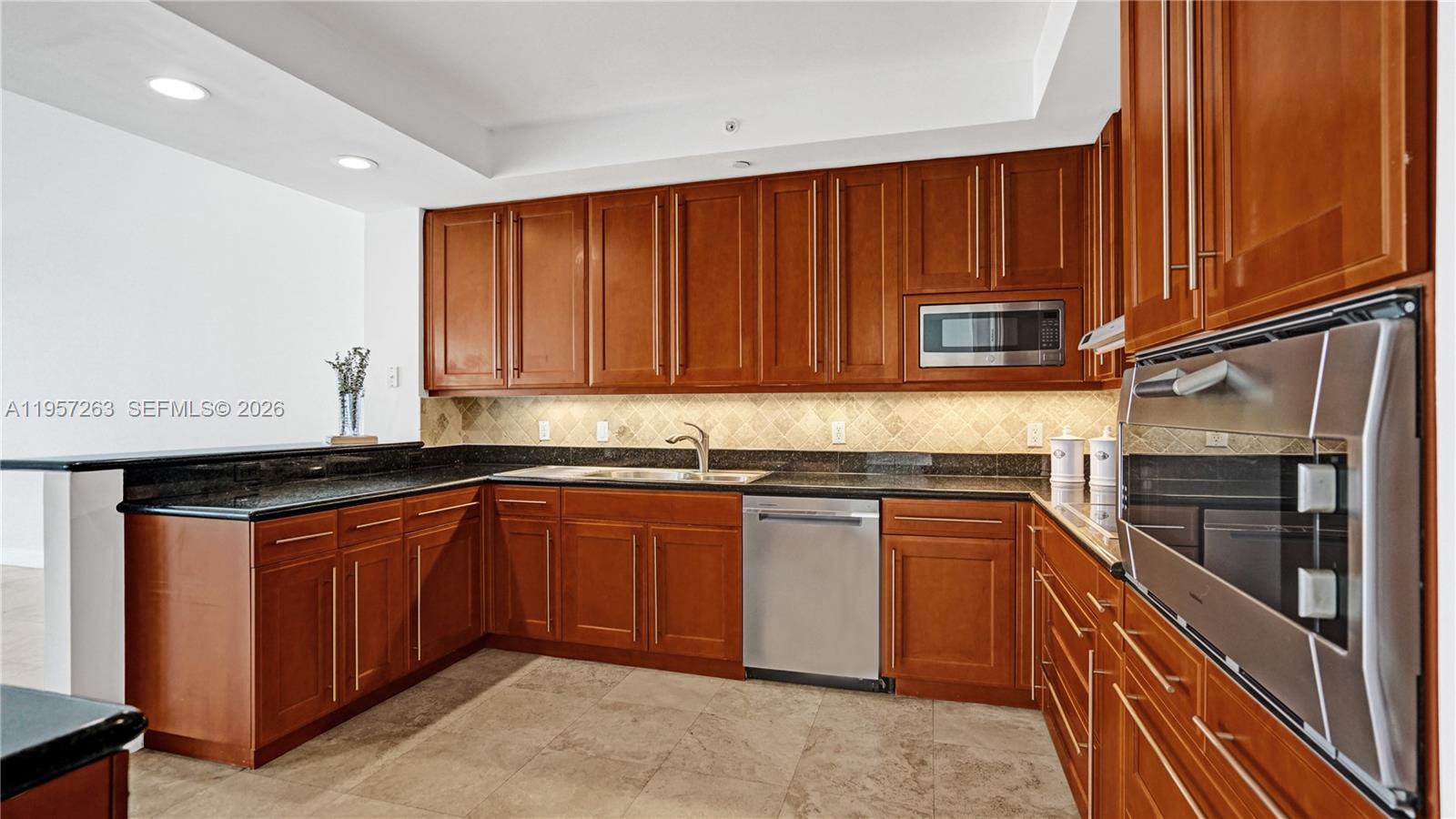 HAMPTONS SOUTH CONDO - Residential