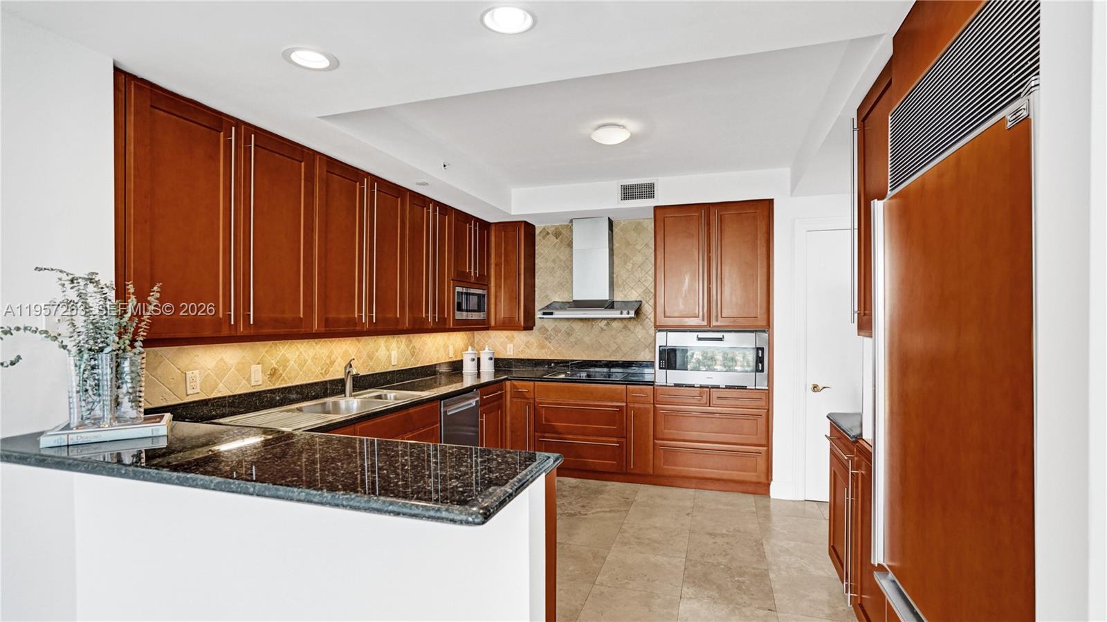 HAMPTONS SOUTH CONDO - Residential