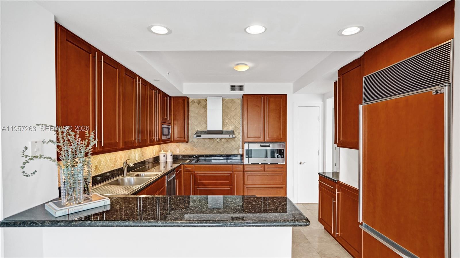 HAMPTONS SOUTH CONDO - Residential