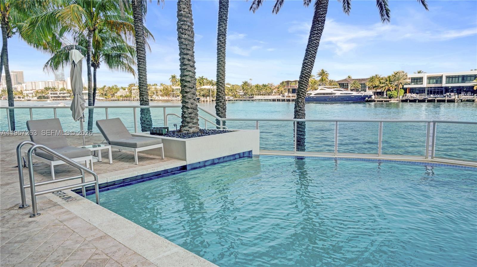 HAMPTONS SOUTH CONDO - Residential