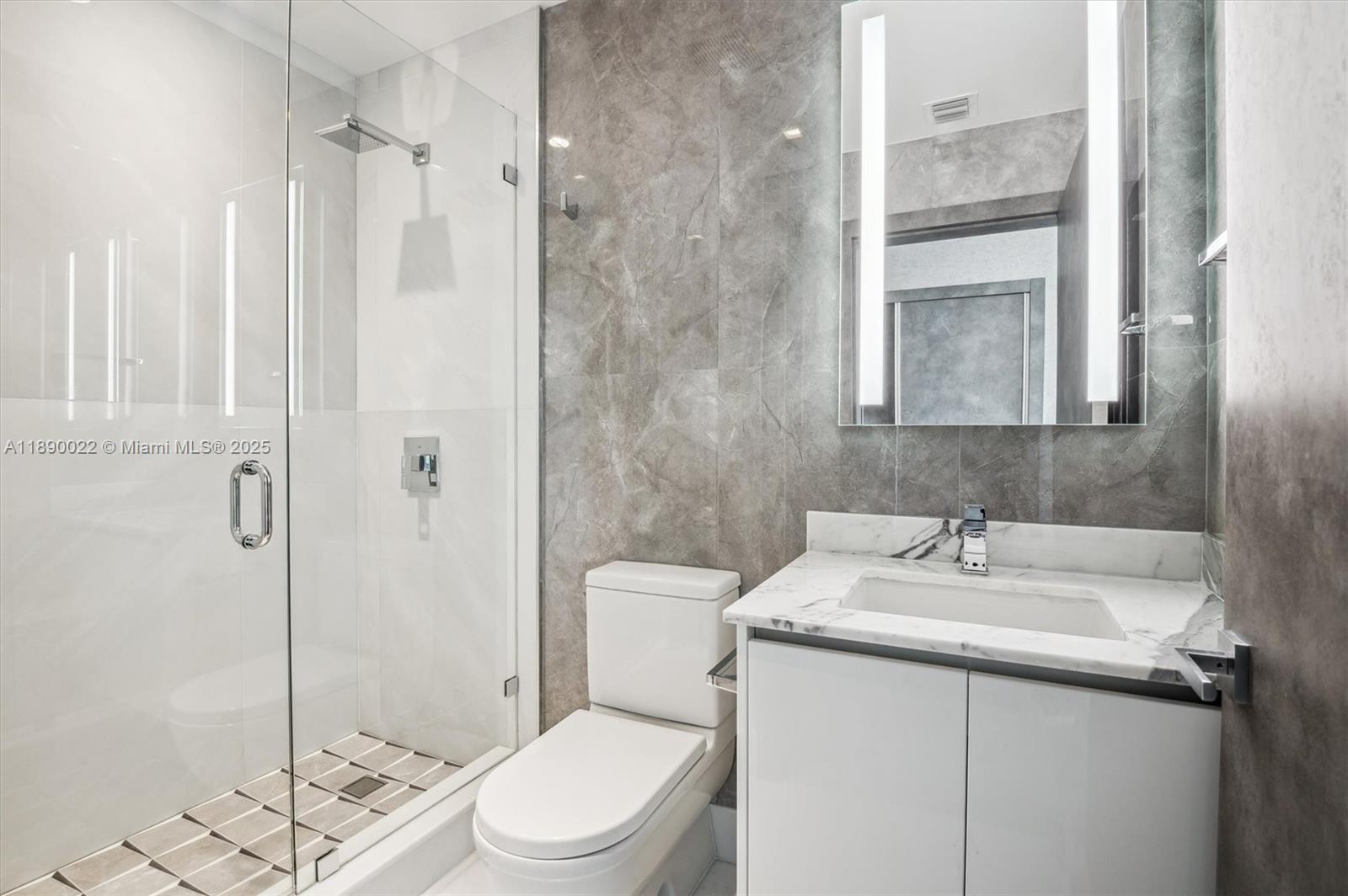 PARQUE TOWERS CONDO - Residential Lease