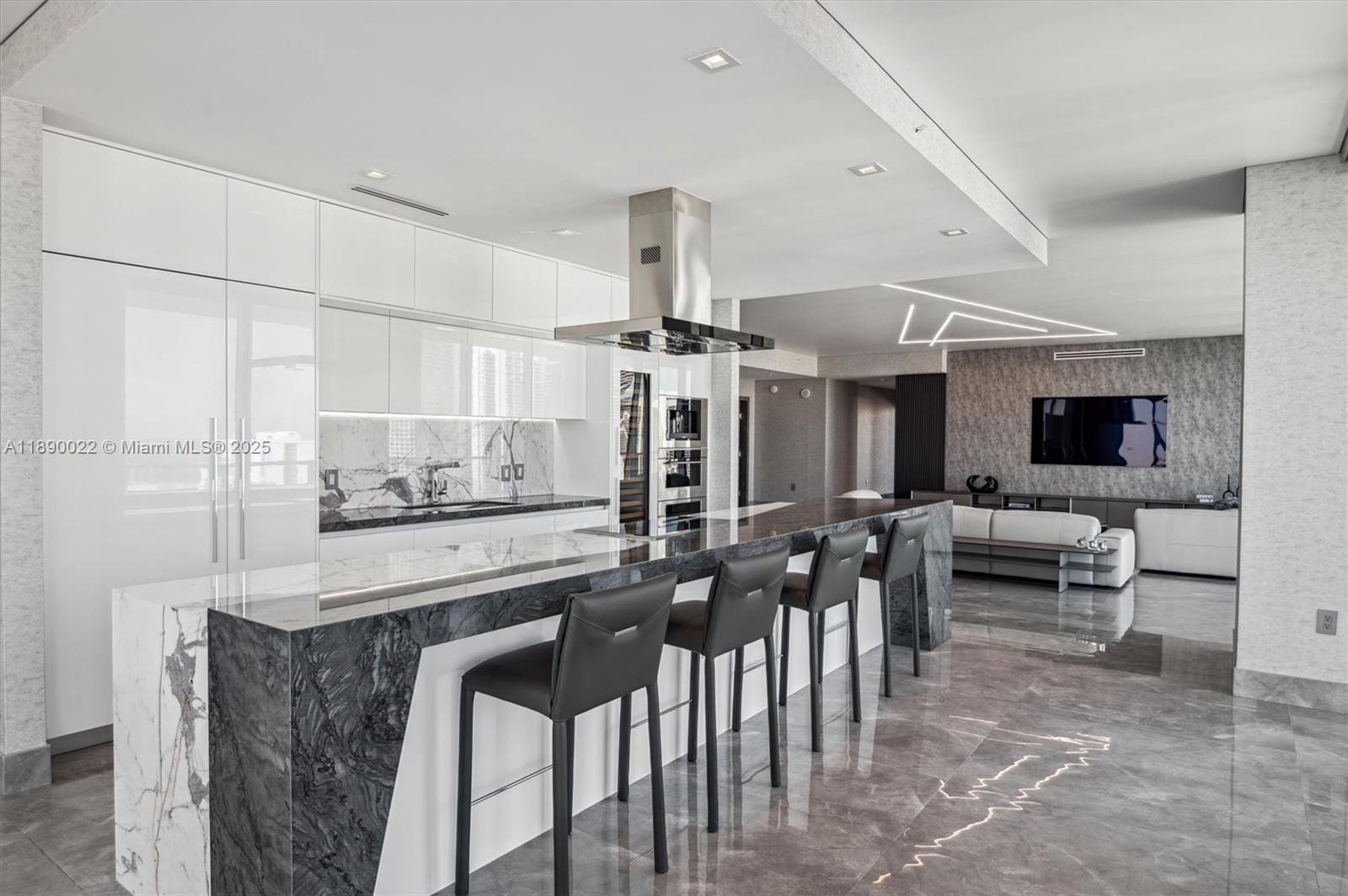 PARQUE TOWERS CONDO - Residential Lease