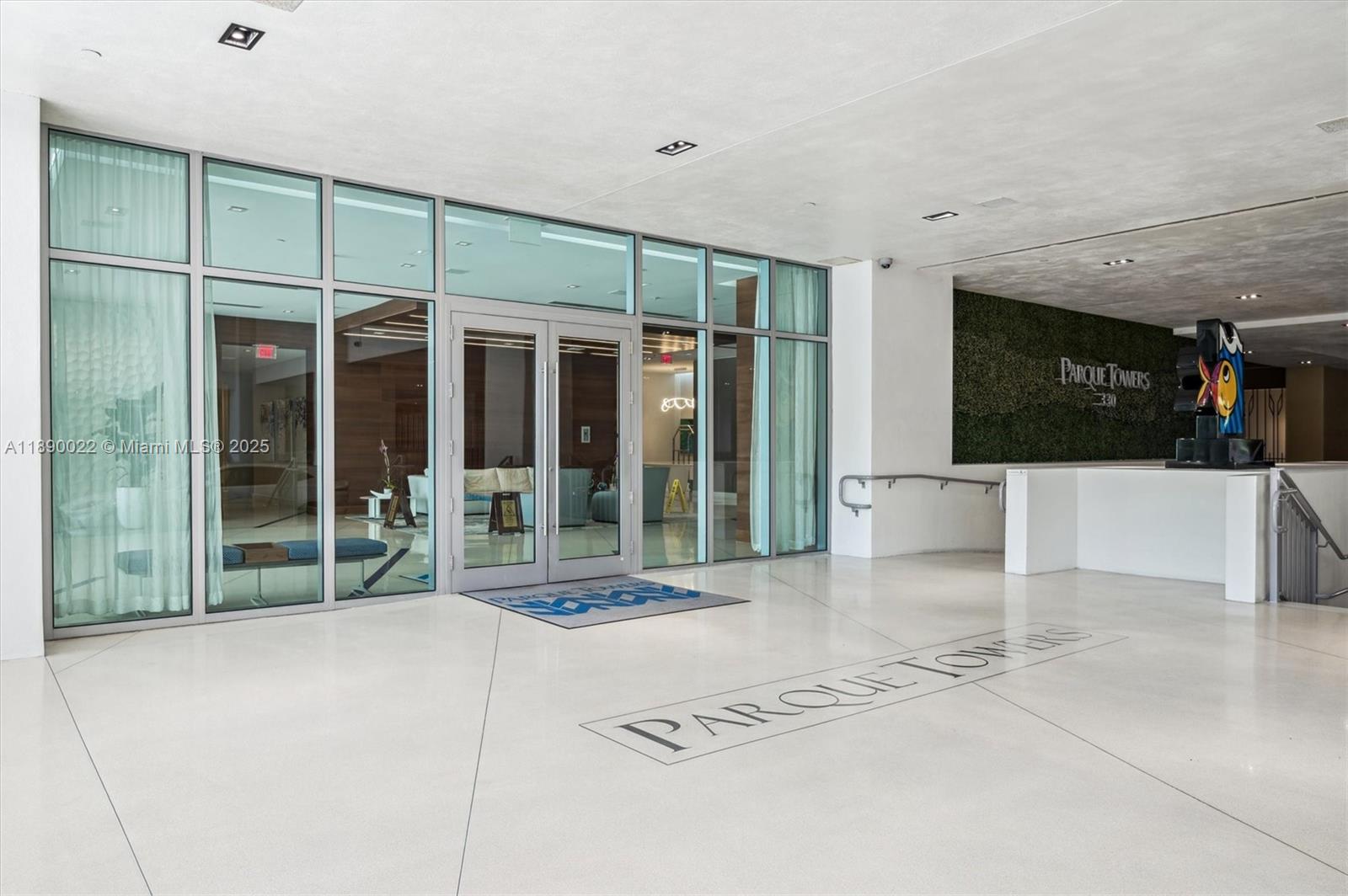 PARQUE TOWERS CONDO - Residential Lease