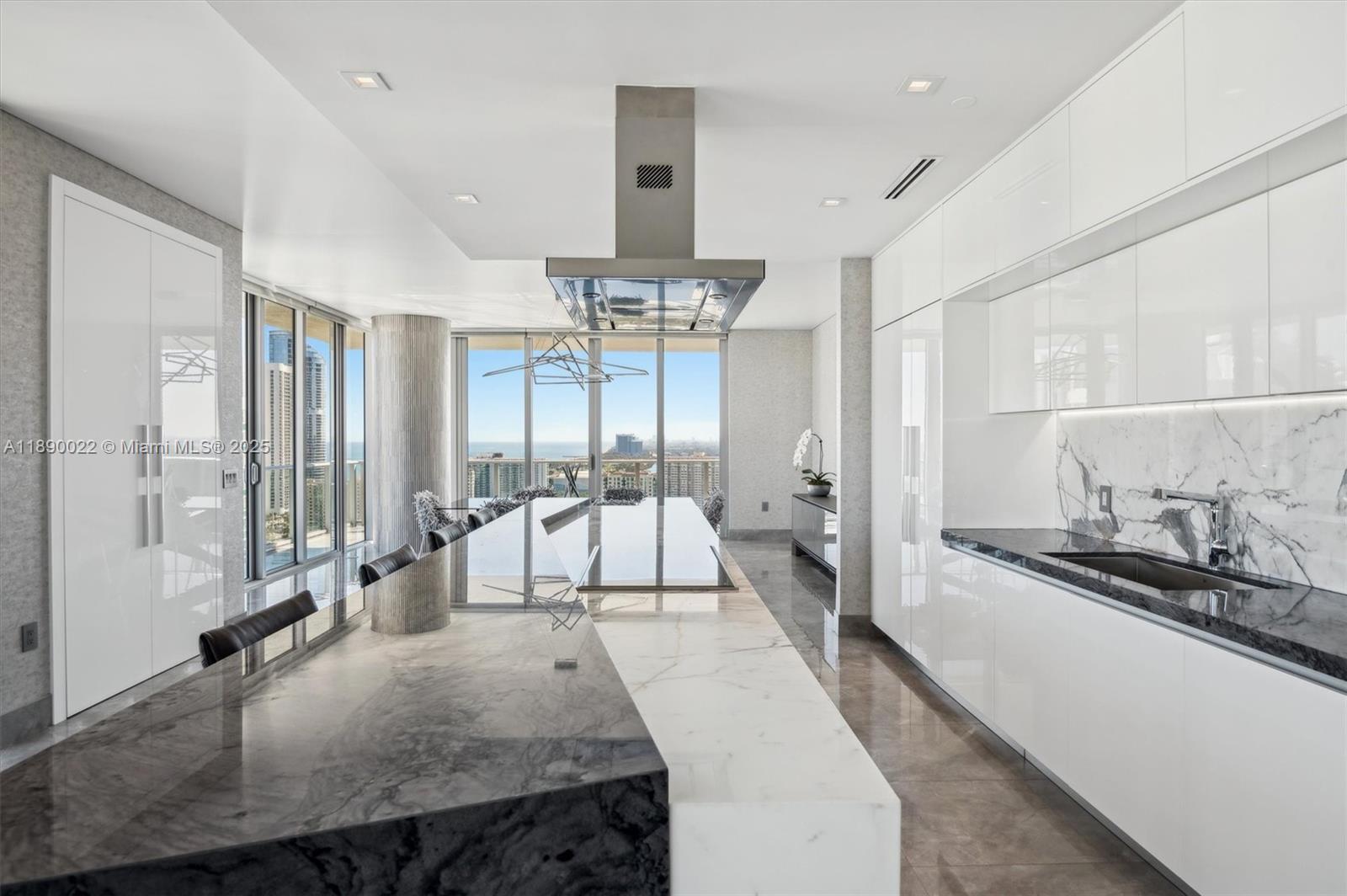 PARQUE TOWERS CONDO - Residential Lease