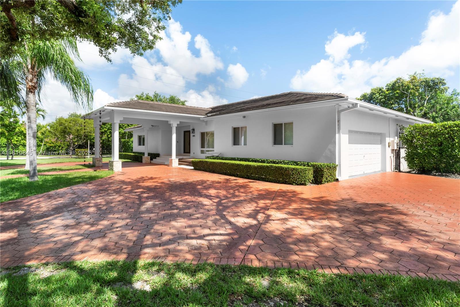8145 Sw 132nd St, Pinecrest, Miami-Dade County, Florida - 4 Bedrooms  
4.5 Bathrooms - 