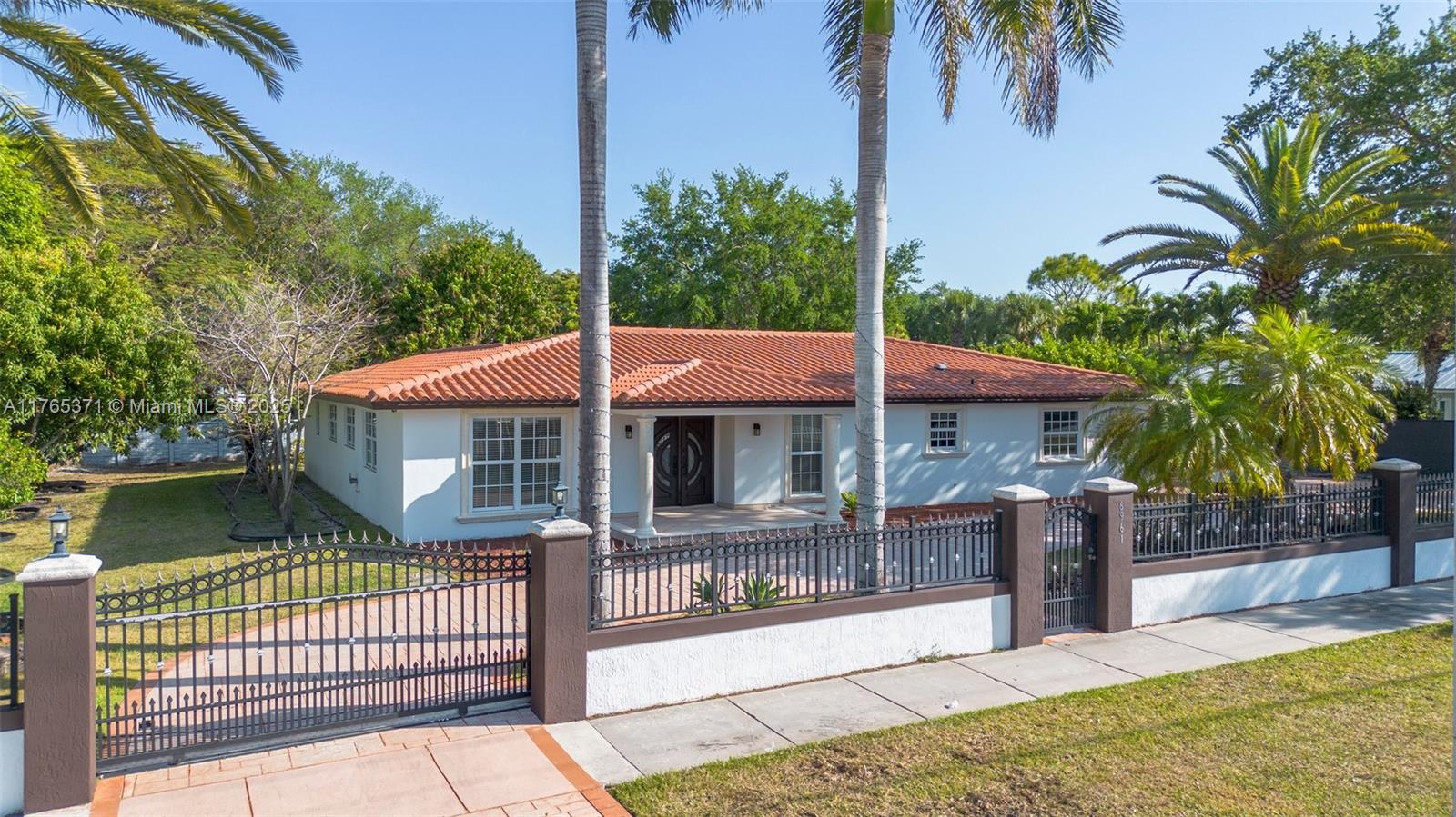 Property for Sale at 6961 Sw 152nd St, Palmetto Bay, Miami-Dade County, Florida - Bedrooms: 6 
Bathrooms: 5  - $1,350,000