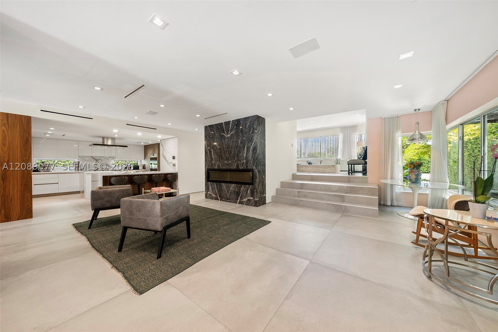 110 Venetian Way