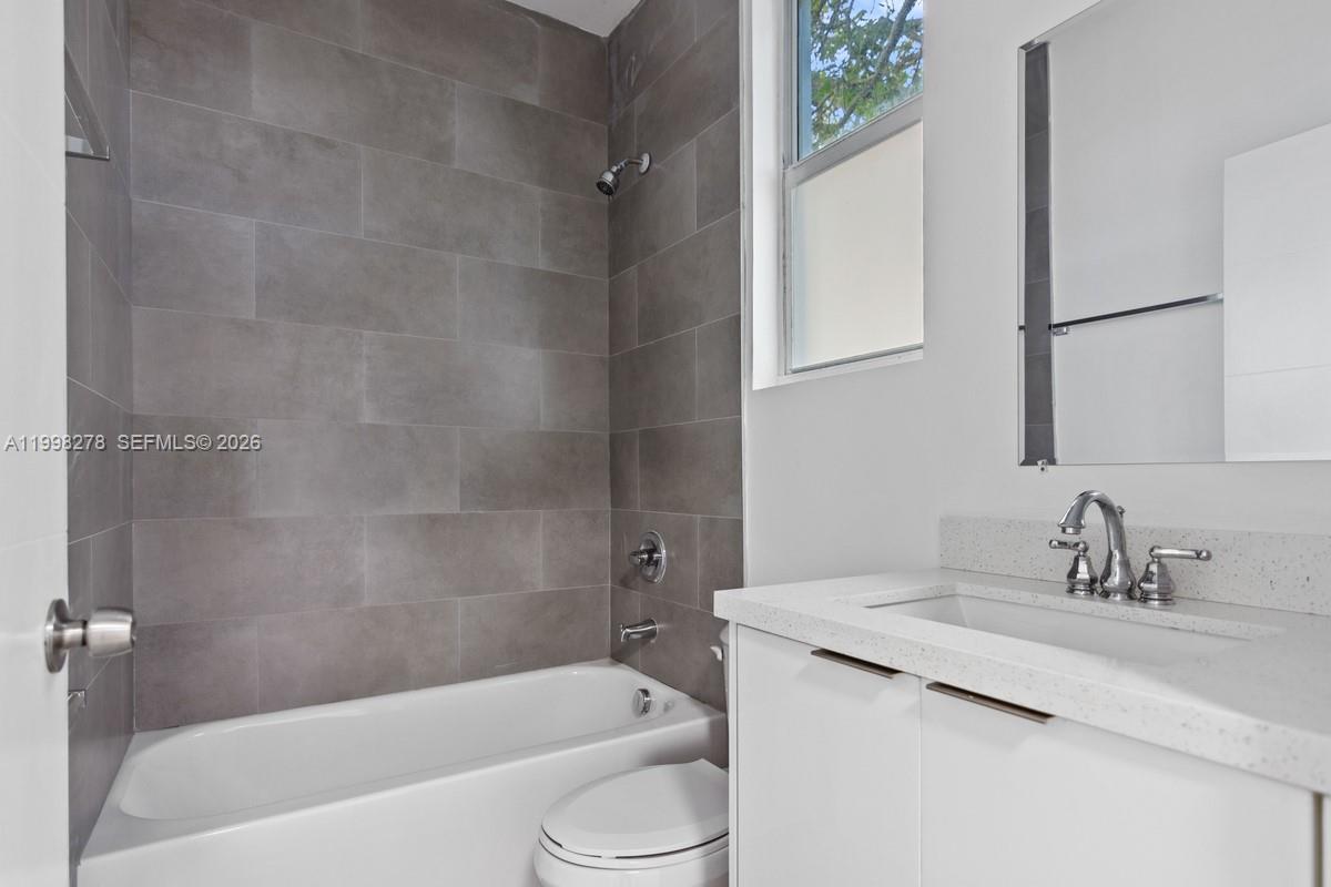 PARA VILLA HEIGHTS - Residential Lease