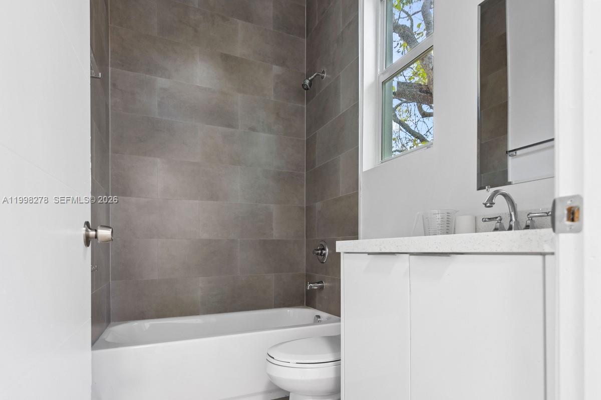 PARA VILLA HEIGHTS - Residential Lease