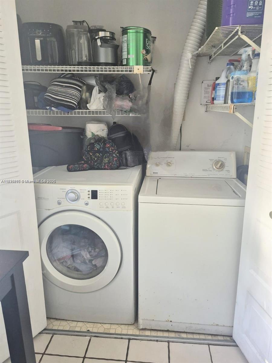 39 OF PALM SPRINGS 3 COND - Residential Lease