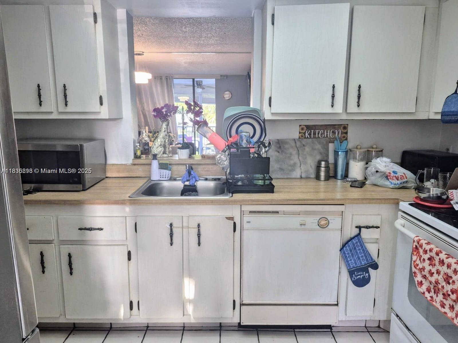 39 OF PALM SPRINGS 3 COND - Residential Lease