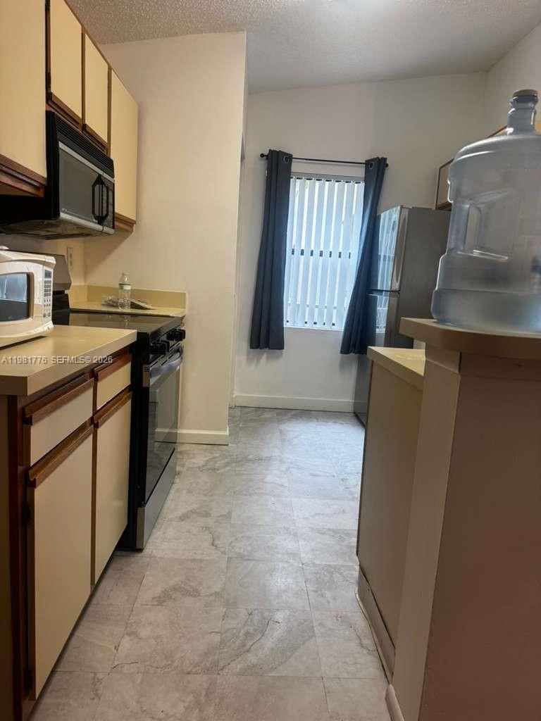 SUMMERBREEZE CONDO - Residential Lease