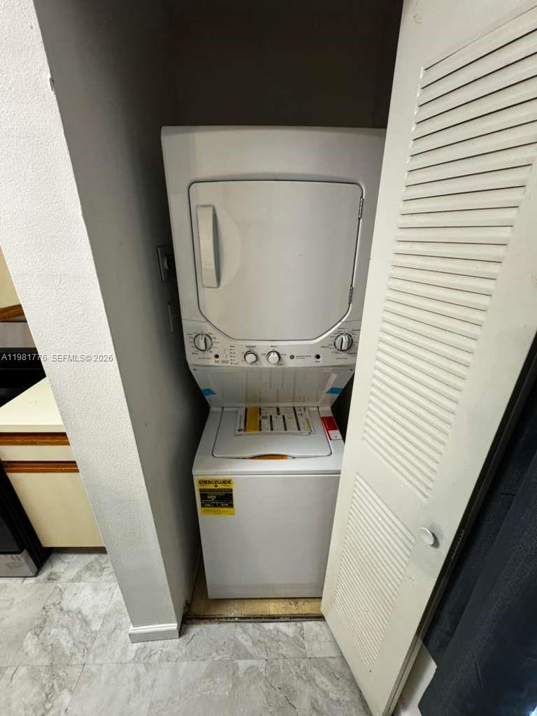 SUMMERBREEZE CONDO - Residential Lease